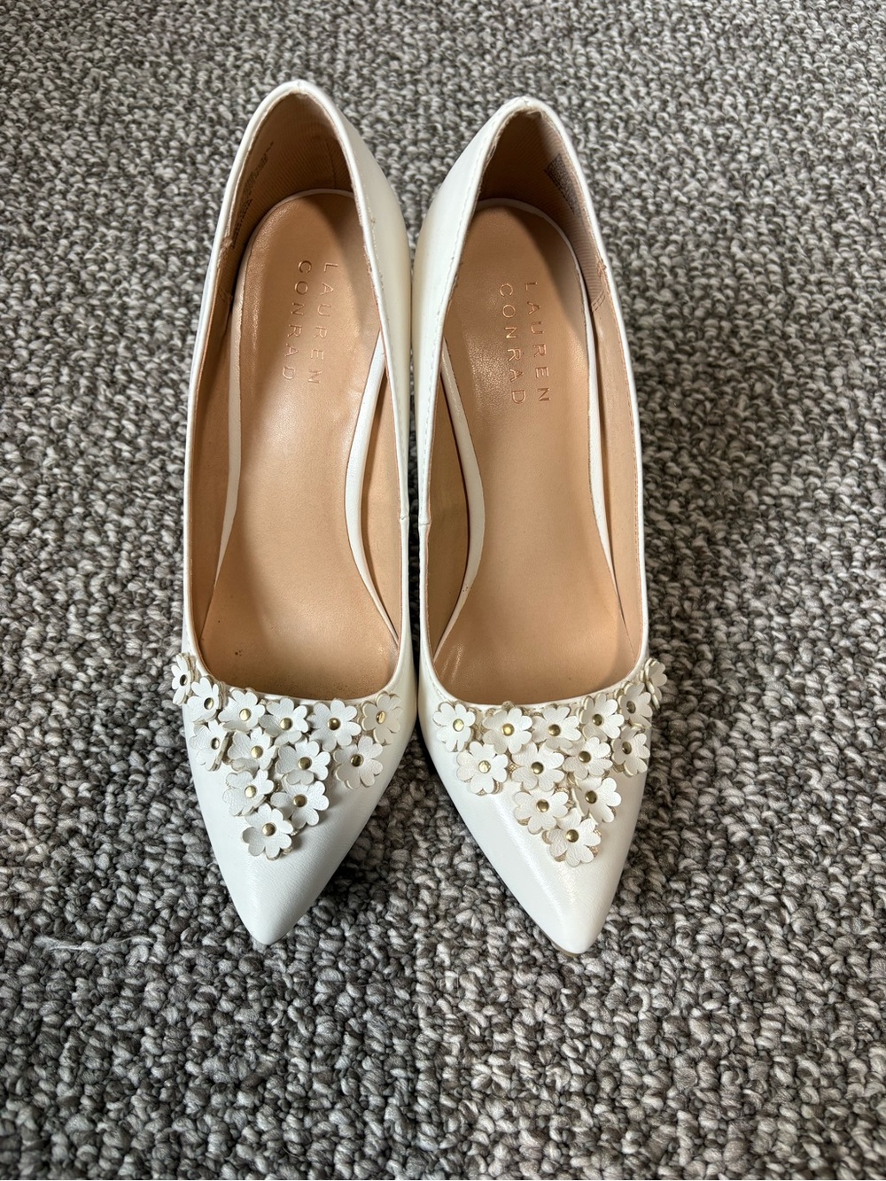 LC Lauren Conrad White Pointed-Toe Floral Detail Pumps - Picture 2 of 7